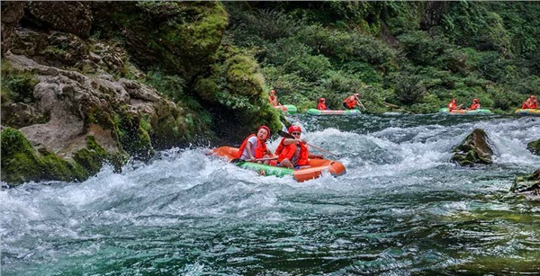 黃龍洞、天門仙山、猛洞河、鳳凰古城“湘西神秘之旅”5日游