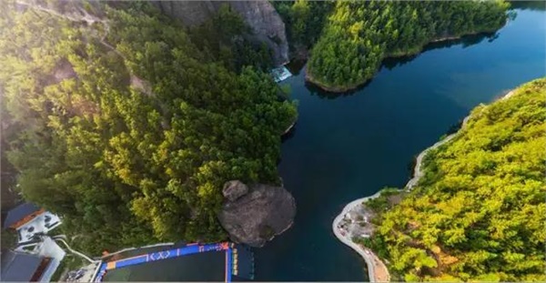 岳陽(yáng)平江石牛寨高空玻璃橋一日游