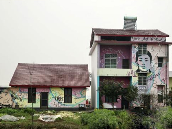 益陽“涂鴉村莊” 彩繪與油菜花交相輝映